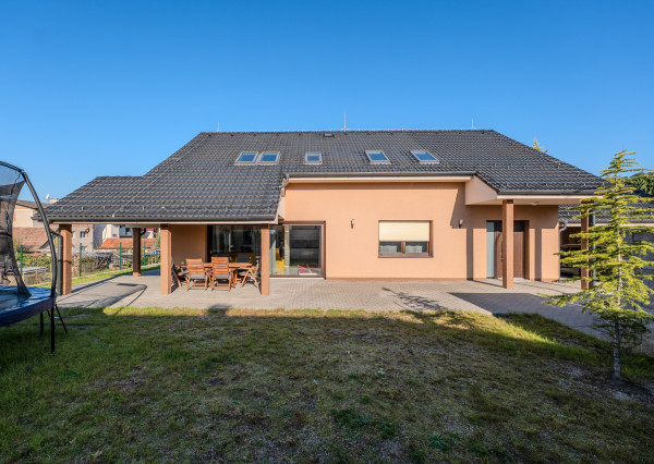 IBA U NÁS! Na predaj 5i priestranný dom, Zamarovce, okres TN