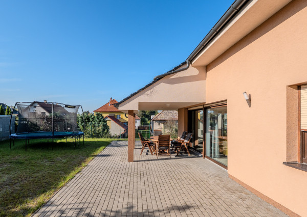 IBA U NÁS! Na predaj 5i priestranný dom, Zamarovce, okres TN