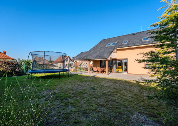 IBA U NÁS! Na predaj 5i priestranný dom, Zamarovce, okres TN