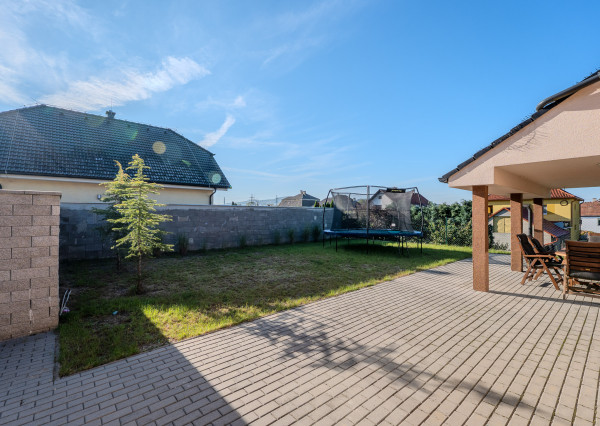 IBA U NÁS! Na predaj 5i priestranný dom, Zamarovce, okres TN