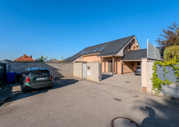 IBA U NÁS! Na predaj 5i priestranný dom, Zamarovce, okres TN