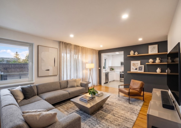 IBA U NÁS! NA PREDAJ PRIESTRANNÝ 6-IZBOVÝ RODINNÝ DOM S VEĽKÝM POZEMKOM A INVESTIČNÝM POTENCIÁLOM – BRATISLAVA, MOKRÁŇ ZÁHON (RUŽINOV)