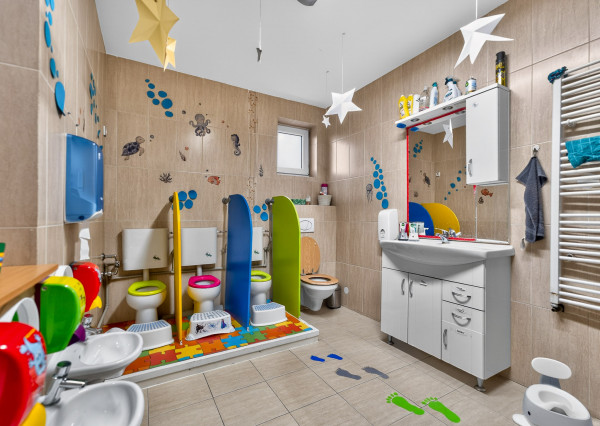 IBA U NÁS! NA PREDAJ PRIESTRANNÝ 6-IZBOVÝ RODINNÝ DOM S VEĽKÝM POZEMKOM A INVESTIČNÝM POTENCIÁLOM – BRATISLAVA, MOKRÁŇ ZÁHON (RUŽINOV)