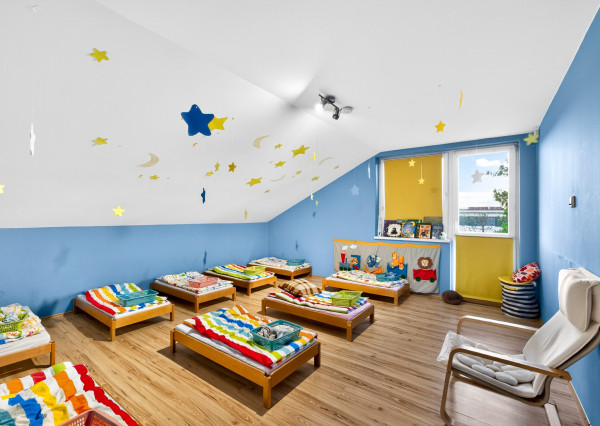 IBA U NÁS! NA PREDAJ PRIESTRANNÝ 6-IZBOVÝ RODINNÝ DOM S VEĽKÝM POZEMKOM A INVESTIČNÝM POTENCIÁLOM – BRATISLAVA, MOKRÁŇ ZÁHON (RUŽINOV)