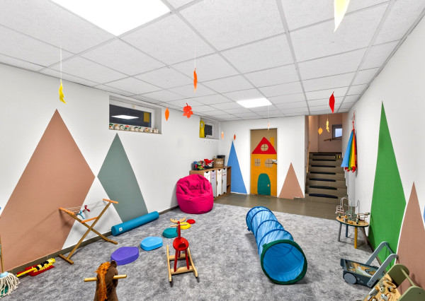 IBA U NÁS! NA PREDAJ PRIESTRANNÝ 6-IZBOVÝ RODINNÝ DOM S VEĽKÝM POZEMKOM A INVESTIČNÝM POTENCIÁLOM – BRATISLAVA, MOKRÁŇ ZÁHON (RUŽINOV)