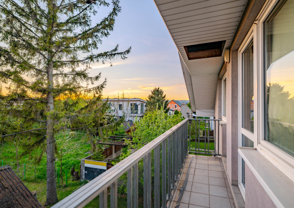 IBA U NÁS! NA PREDAJ PRIESTRANNÝ 6-IZBOVÝ RODINNÝ DOM S VEĽKÝM POZEMKOM A INVESTIČNÝM POTENCIÁLOM – BRATISLAVA, MOKRÁŇ ZÁHON (RUŽINOV)