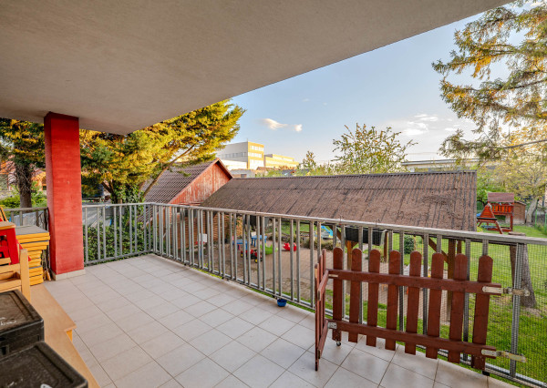 IBA U NÁS! NA PREDAJ PRIESTRANNÝ 6-IZBOVÝ RODINNÝ DOM S VEĽKÝM POZEMKOM A INVESTIČNÝM POTENCIÁLOM – BRATISLAVA, MOKRÁŇ ZÁHON (RUŽINOV)