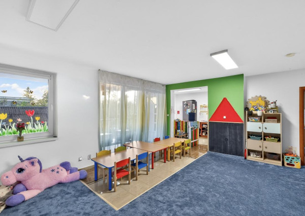 IBA U NÁS! NA PREDAJ PRIESTRANNÝ 6-IZBOVÝ RODINNÝ DOM S VEĽKÝM POZEMKOM A INVESTIČNÝM POTENCIÁLOM – BRATISLAVA, MOKRÁŇ ZÁHON (RUŽINOV)