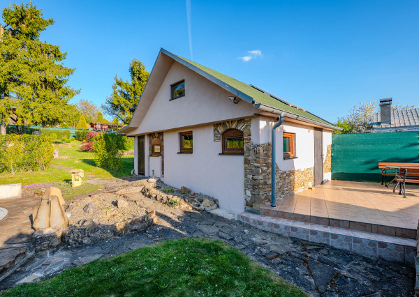 IBA U NÁS! Očarujúca chatka s bazénom, Stará Turá