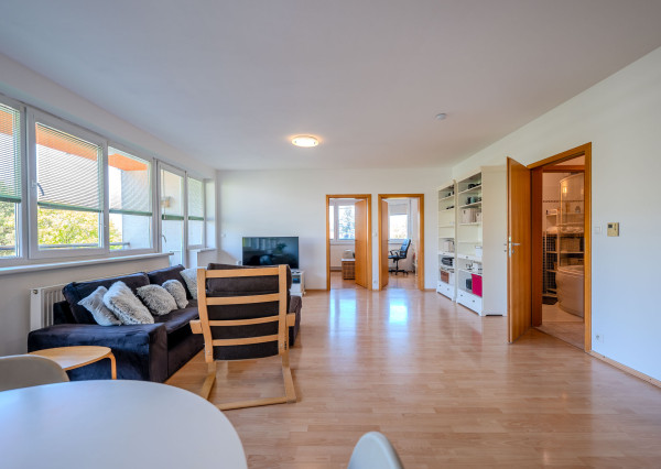 IBA U NÁS! Pekný a priestranný 4-izbový byt s dvomi lodžiami a parkovaním v projekte Koprivnica