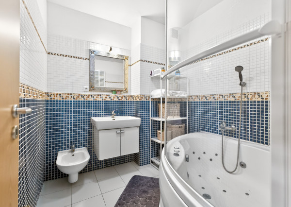 IBA U NÁS! Pekný a priestranný 4-izbový byt s dvomi lodžiami a parkovaním v projekte Koprivnica