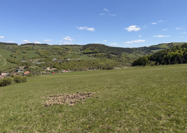 IBA U NÁS! Väčší pozemok s výhľadom nad obcou Zubák,o.Púchov