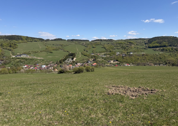 IBA U NÁS! Väčší pozemok s výhľadom nad obcou Zubák,o.Púchov