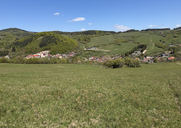 IBA U NÁS! Väčší pozemok s výhľadom nad obcou Zubák,o.Púchov