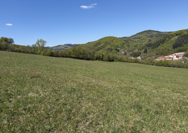 IBA U NÁS! Väčší pozemok s výhľadom nad obcou Zubák,o.Púchov