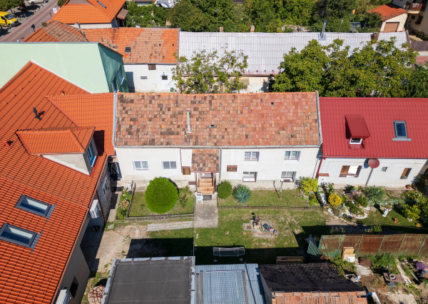 IBA U NÁS: Na predaj rodinný dom Svätý Jur – záhrada, garáž, pivnica