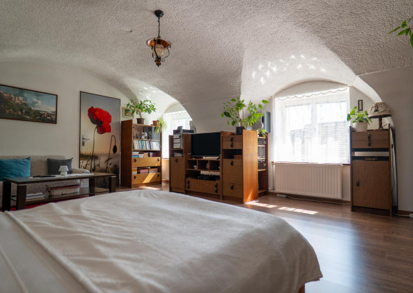 IBA U NÁS: Na predaj rodinný dom Svätý Jur – záhrada, garáž, pivnica