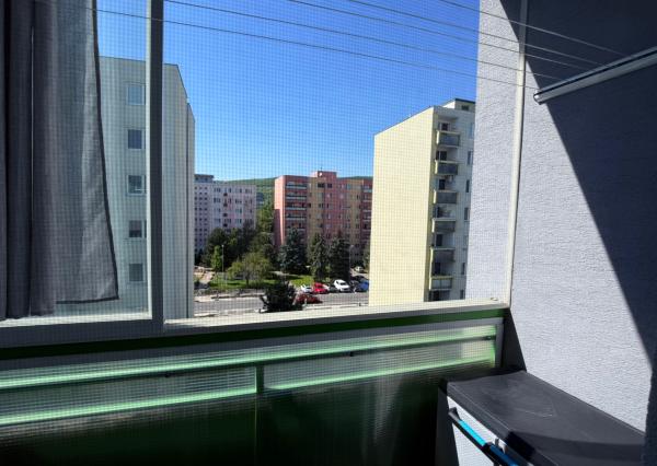 IBA U NÁS! Na prenájom prerobená garsonka s loggiou- Nobelova, Bratislava - Nové Mesto