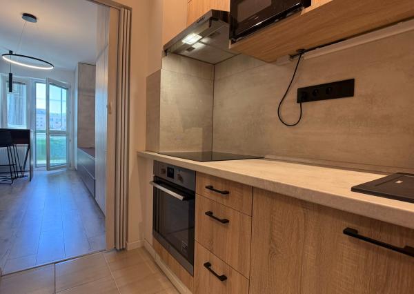 IBA U NÁS! Na prenájom prerobená garsonka s loggiou- Nobelova, Bratislava - Nové Mesto