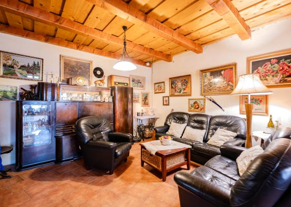 IBA U NÁS! Na predaj 7-izbový investičný dom, 338 m2, Podhájska