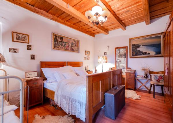 IBA U NÁS! Na predaj 7-izbový investičný dom, 338 m2, Podhájska
