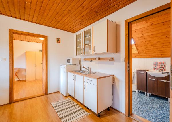 IBA U NÁS! Na predaj 7-izbový investičný dom, 338 m2, Podhájska