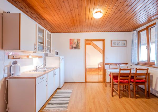 IBA U NÁS! Na predaj 7-izbový investičný dom, 338 m2, Podhájska