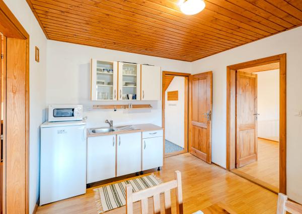 IBA U NÁS! Na predaj 7-izbový investičný dom, 338 m2, Podhájska