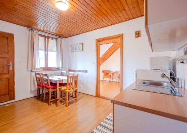 IBA U NÁS! Na predaj 7-izbový investičný dom, 338 m2, Podhájska