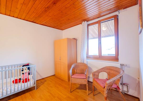 IBA U NÁS! Na predaj 7-izbový investičný dom, 338 m2, Podhájska