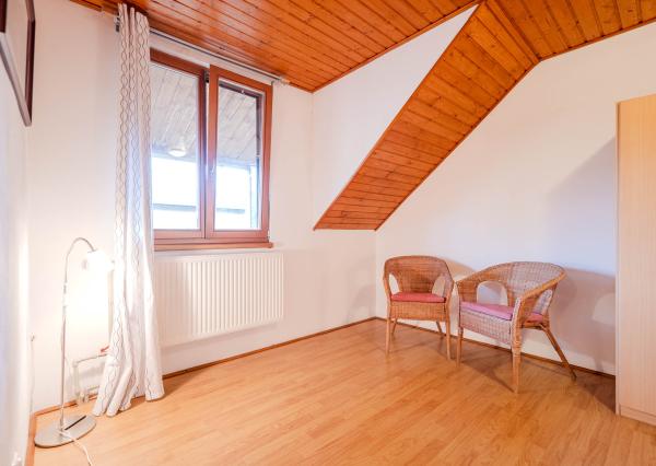 IBA U NÁS! Na predaj 7-izbový investičný dom, 338 m2, Podhájska