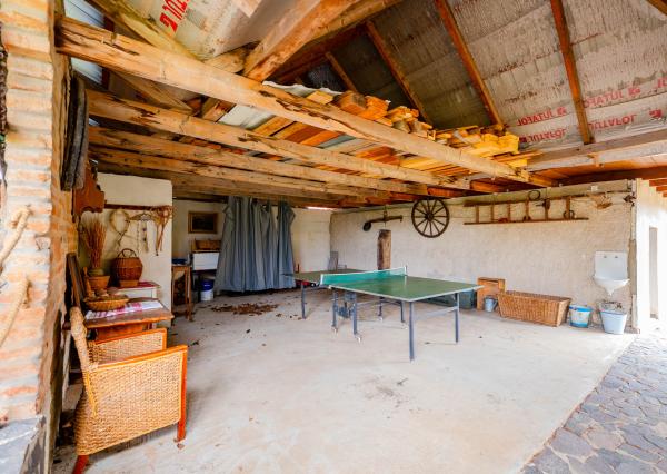 IBA U NÁS! Na predaj 7-izbový investičný dom, 338 m2, Podhájska