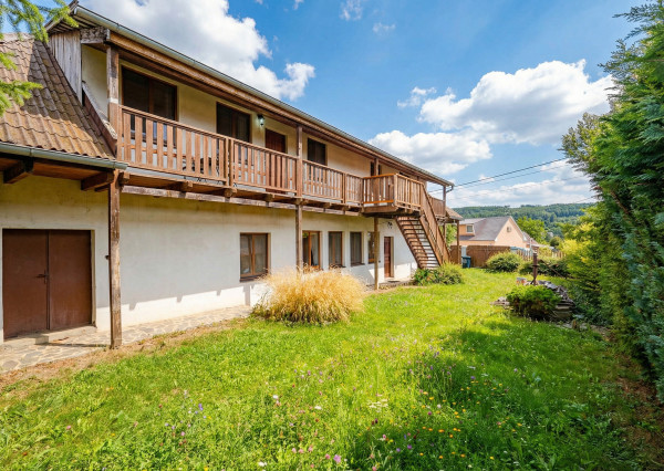 IBA U NÁS! Na predaj 7-izbový investičný dom, 338 m2, Podhájska