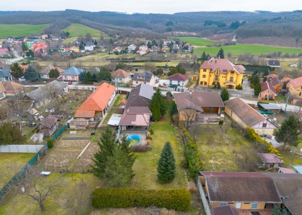 IBA U NÁS! Na predaj 7-izbový investičný dom, 338 m2, Podhájska