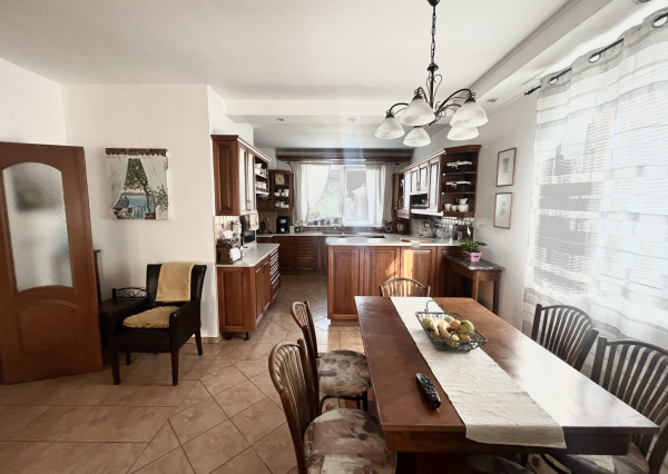 NA PREDAJ! 5i veľký rodinný dom, 230m2, obec Brezolupy, BNB