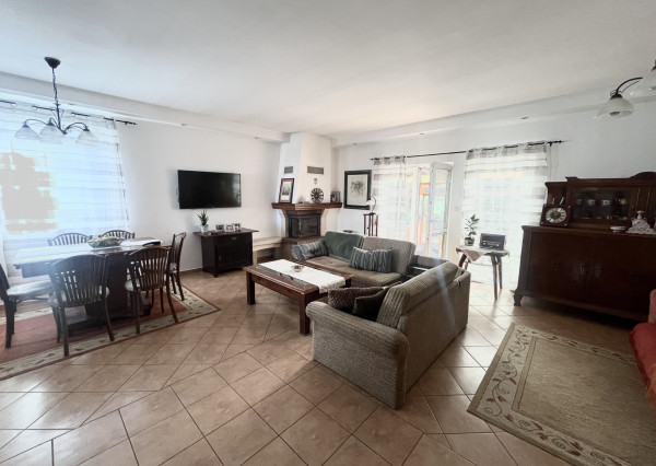 NA PREDAJ! 5i veľký rodinný dom, 230m2, obec Brezolupy, BNB