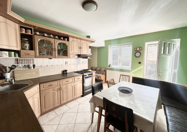 NA PREDAJ! 5i veľký rodinný dom, 230m2, obec Brezolupy, BNB