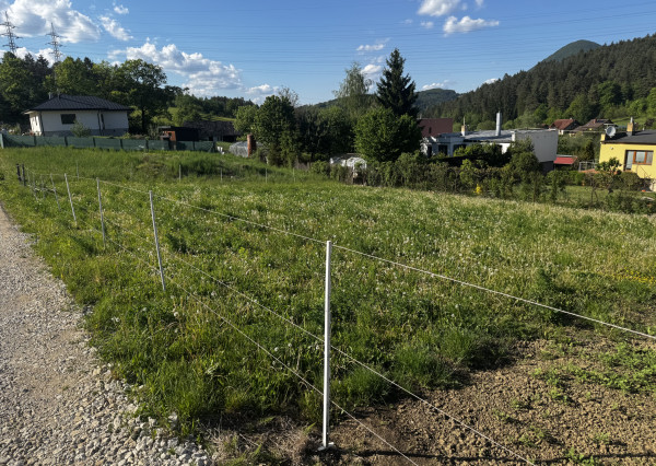 IBA U NÁS!  Stavebný pozemok, 750m2, Zemiansky Kvášov, PB