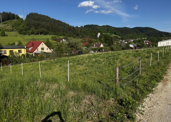 IBA U NÁS!  Stavebný pozemok, 750m2, Zemiansky Kvášov, PB