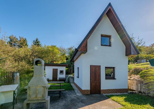 IBA U NÁS! Na predaj chatka novostavba Trenčín Chrásť,448 m2