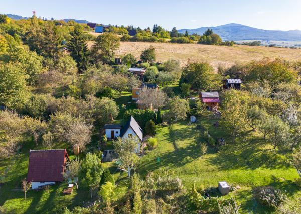 IBA U NÁS! Na predaj chatka novostavba Trenčín Chrásť,448 m2