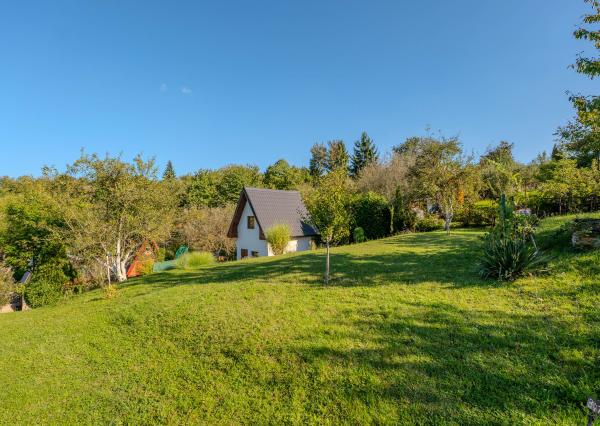 IBA U NÁS! Na predaj chatka novostavba Trenčín Chrásť,448 m2