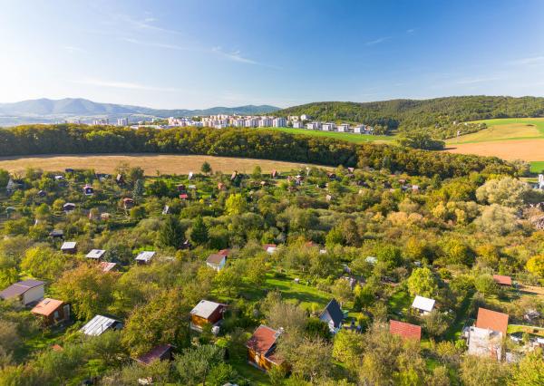 IBA U NÁS! Na predaj chatka novostavba Trenčín Chrásť,448 m2