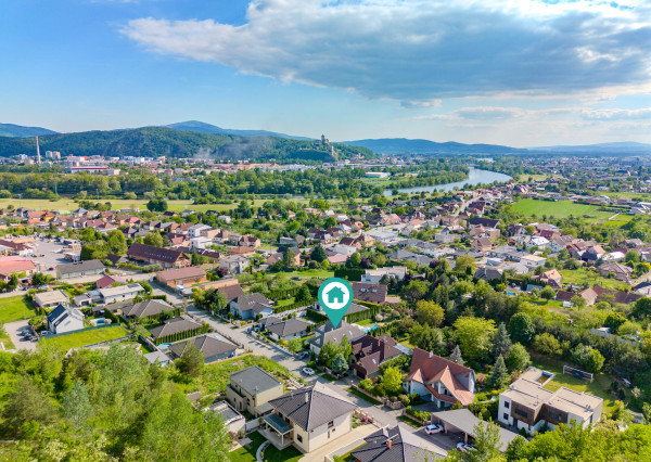 IBA U NÁS! Rodinná vila s bazénom, 6 izieb, Zamarovce, TN