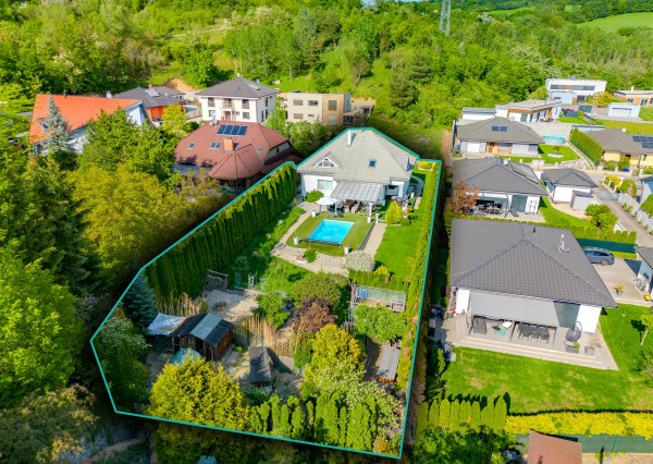 IBA U NÁS! Rodinná vila s bazénom, 6 izieb, Zamarovce, TN