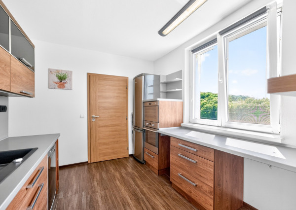 IBA U NÁS! Slnečný 3-izbový byt, 65 m2, Trenčín - JUH.