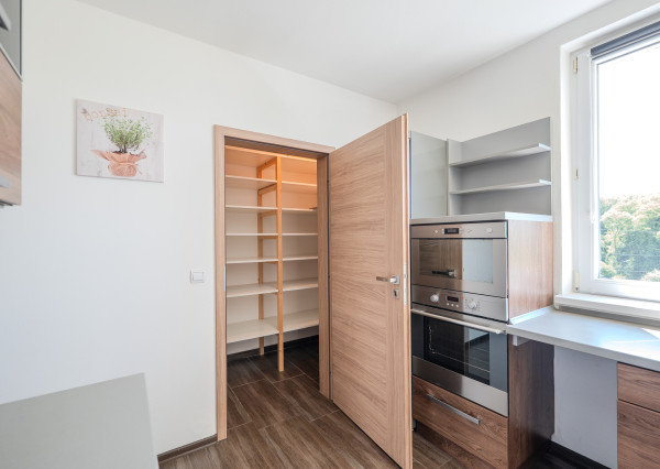 IBA U NÁS! Slnečný 3-izbový byt, 65 m2, Trenčín - JUH.