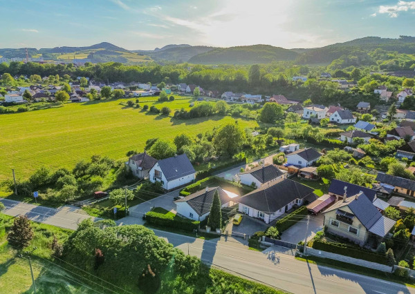 IBA U NÁS! Novostavba 4-iz. bungalovu v Lednických Rovniach