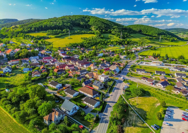 IBA U NÁS! Novostavba 4-iz. bungalovu v Lednických Rovniach