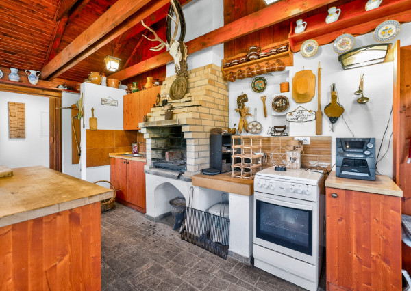 IBA U NÁS!Rodinný 6i dom-sídlo, 9008m2 pozemok, Nová Baňa